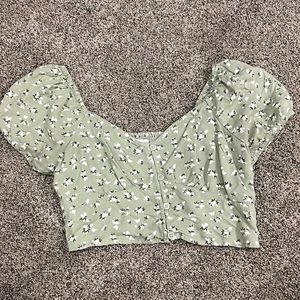 green hollister blouse crop top size medium white flower design so so cute